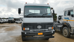 Tata 3118 commercial truck